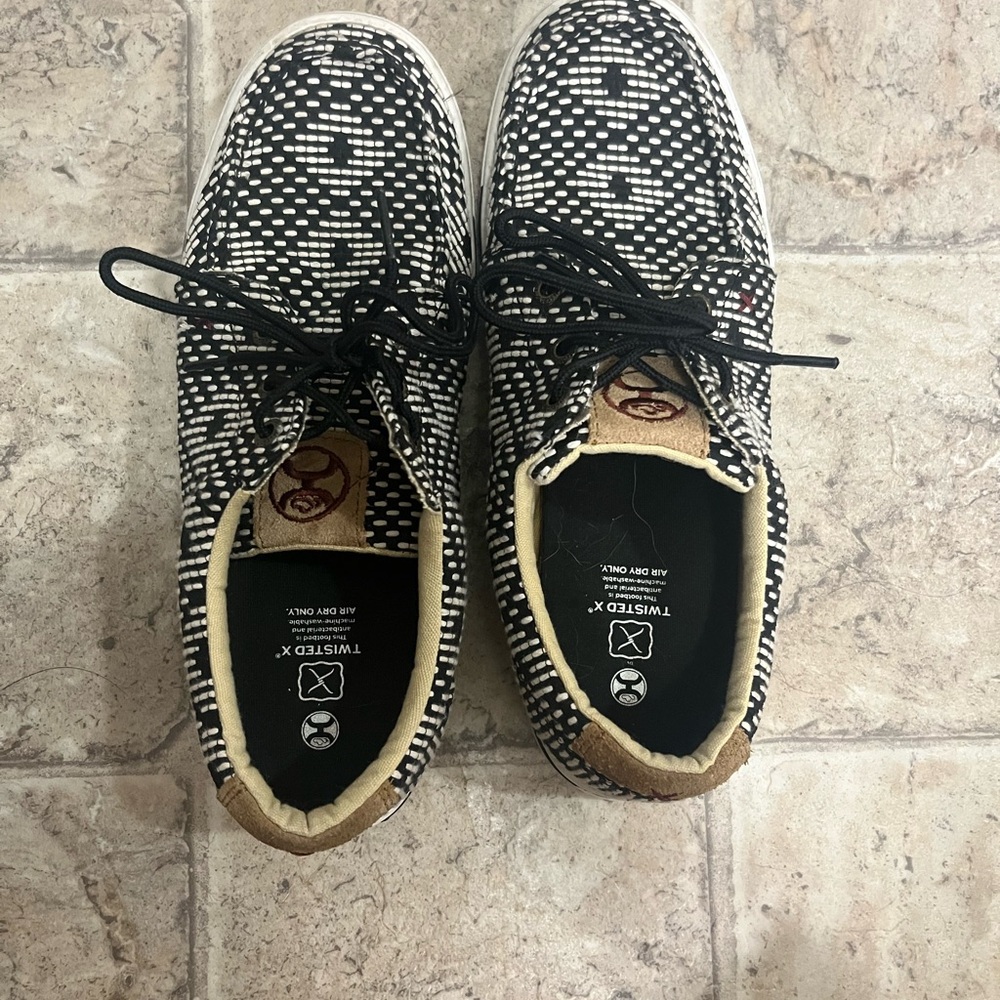 Twisted X Women's Black and White Loper Sneakers